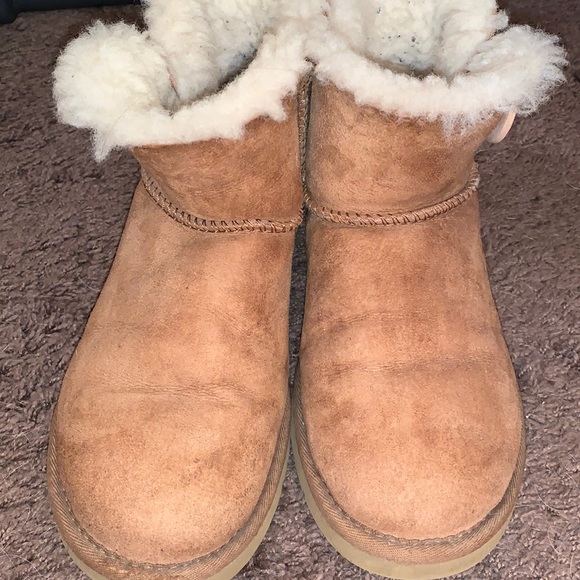 bailey button mini uggs - Picture 2 of 3